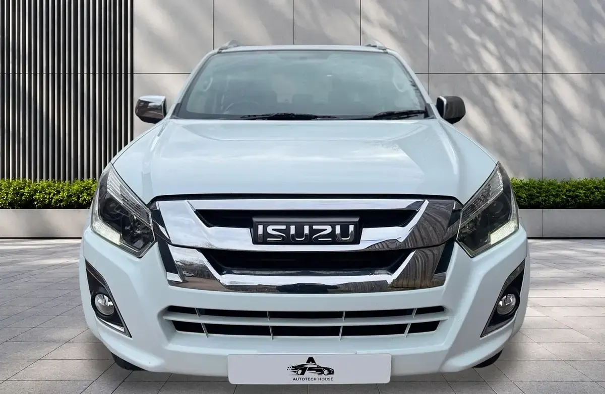 Used Isuzu D-Max 160 HP (117 kW) 2017 White Pickup