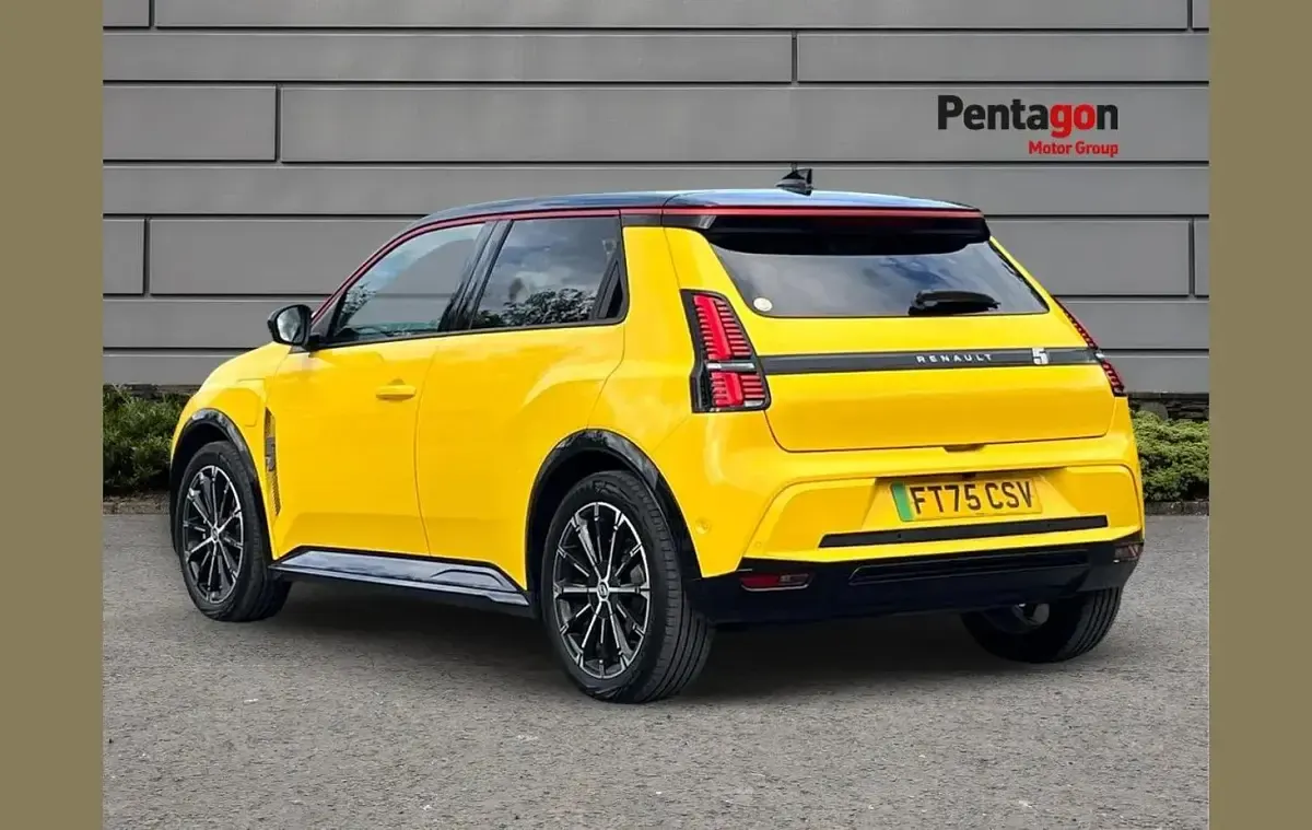Usado Renault R5 Iconic 110 kW (150 HP) 2026 Other Citadino