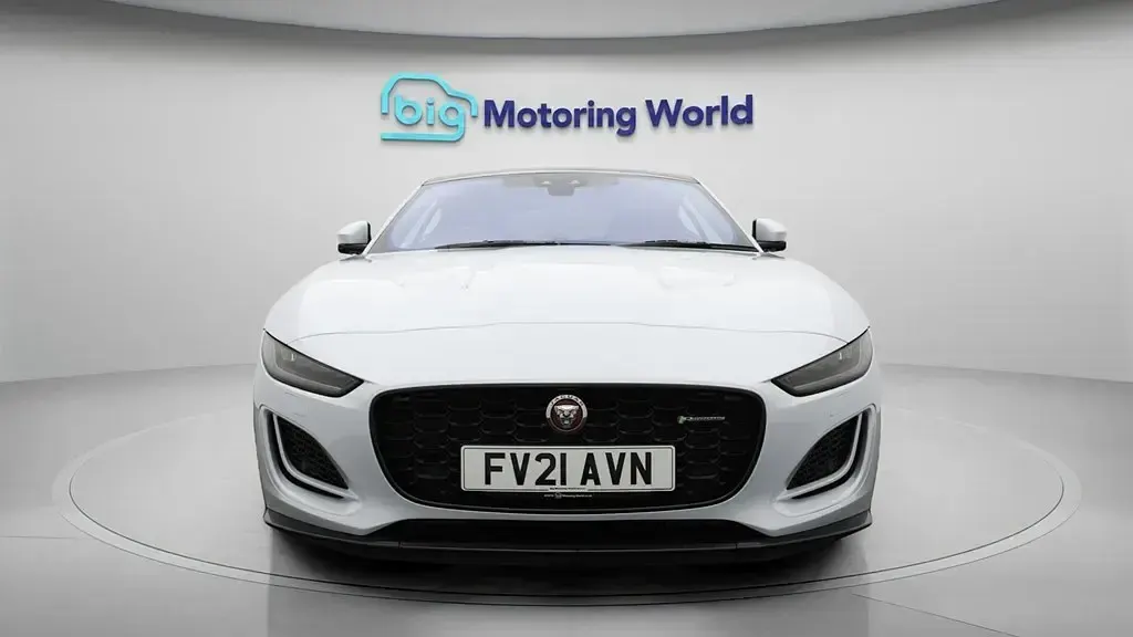 Używany Jaguar F-Type R-Dynamic 300 KM (220 kW) 2021 Biały Coupe