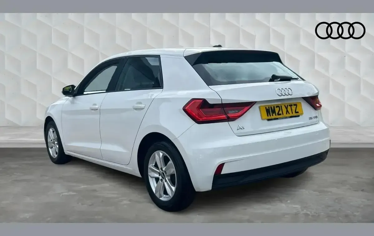 Used Audi A1 Design 94 HP (69 kW) 2021 White SUV
