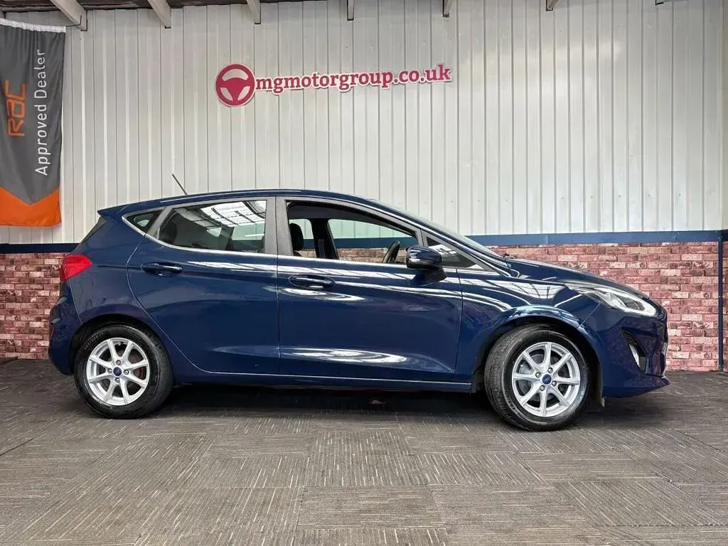 Used Ford Fiesta Zetec 100 HP (73 kW) 2018 Blue Hatchback