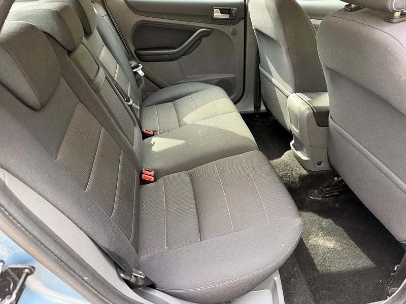 Begagnad Ford Focus Titanium 145 HK (106 kW) 2009 Blå Halvkombi