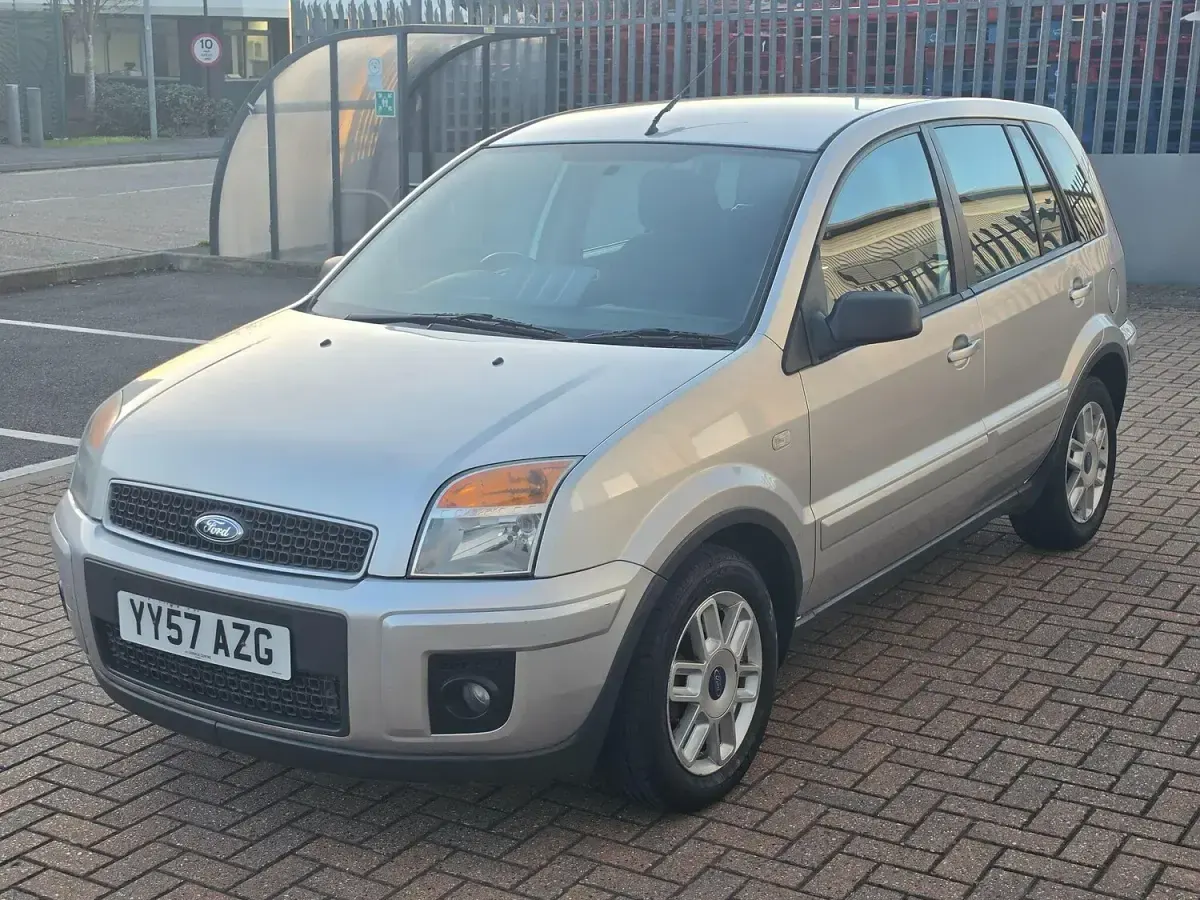 Used Ford Fusion Zetec 101 HP (74 kW) 2007 Silver Hatchback