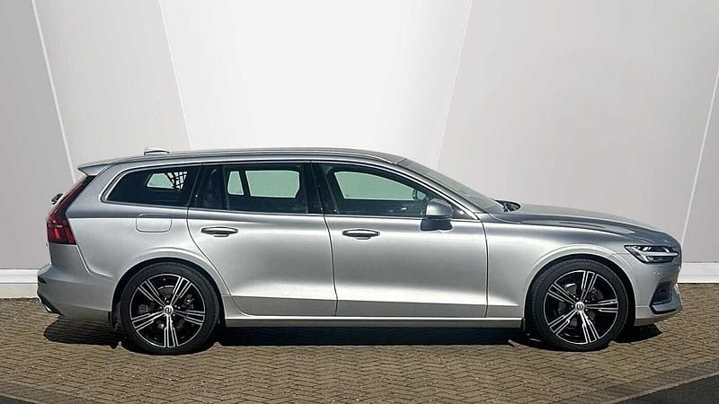 Used Volvo V60 Inscription 188 HP (138 kW) 2020 Silver Estate