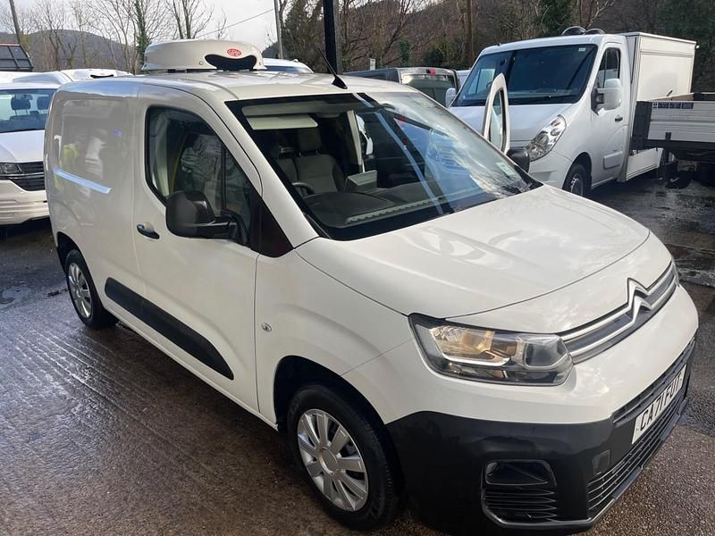 Used Citroën Berlingo 75 HP (55 kW) 2021 White MPV