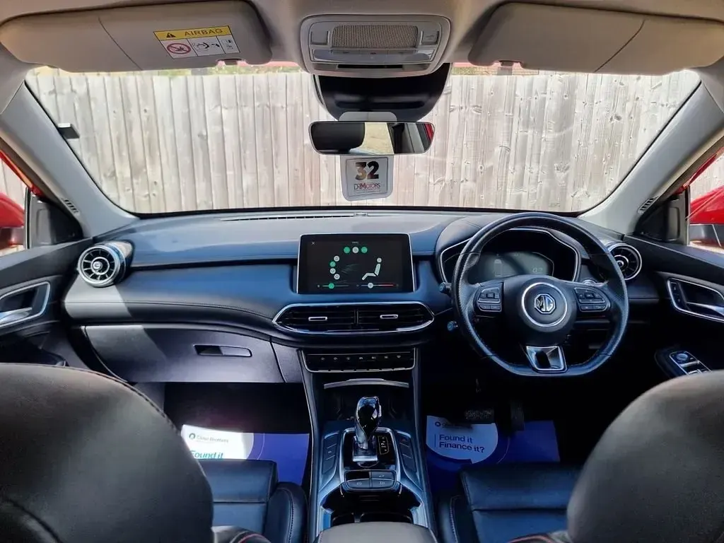 Używany MG HS Excite 162 KM (119 kW) 2022 Czerwony SUV