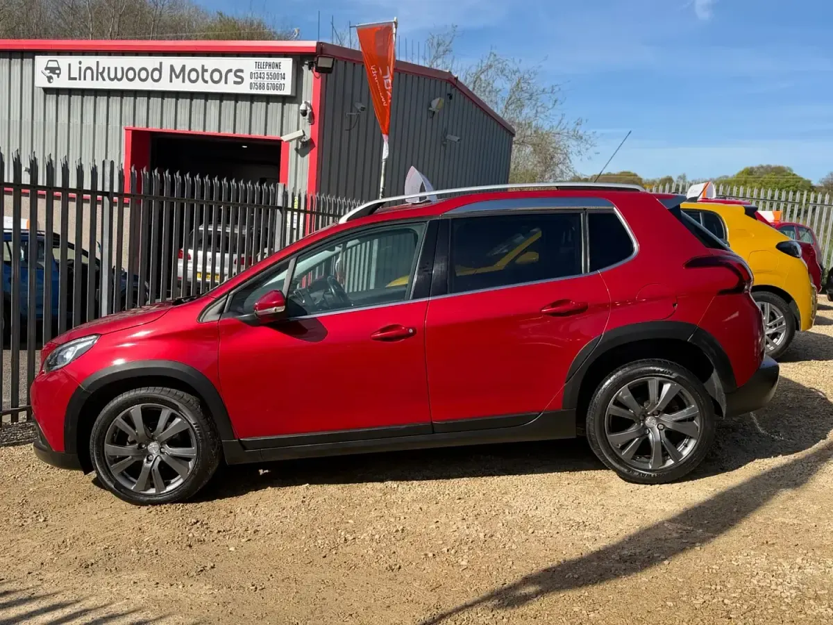 Begagnad Peugeot 2008 Allure 2018 Röd SUV