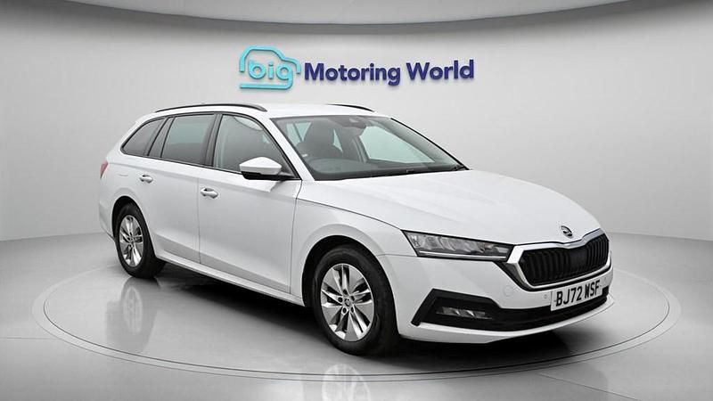Used Skoda Octavia SE Technology 110 HP (80 kW) 2022 White Estate