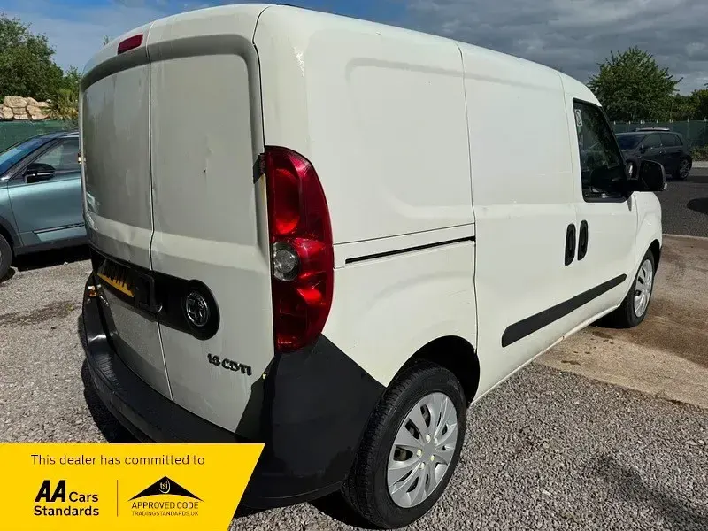 Second-hand Vauxhall Combo S 2013 Alb Monovolum