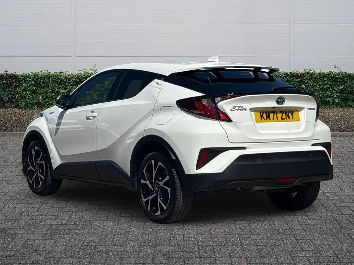 Used Toyota C-HR Design 122 HP (89 kW) 2022 White SUV
