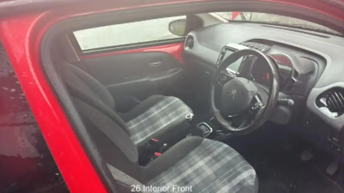 Used Peugeot 108 Allure 72 HP (52 kW) 2020 Red Hatchback
