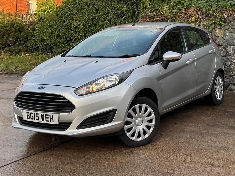 Used Ford Fiesta Style 75 HP (55 kW) 2015 Silver Hatchback
