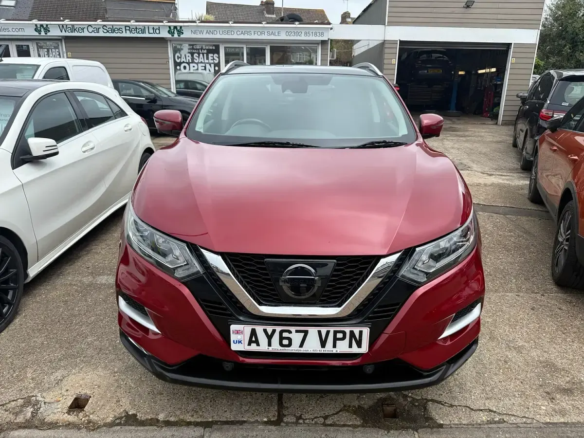Used Nissan Qashqai N-Connecta 115 HP (84 kW) 2017 Red SUV