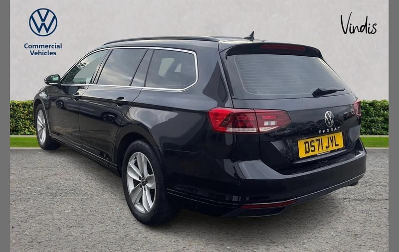 Used VW Passat SE 147 HP (108 kW) 2022 Black Estate