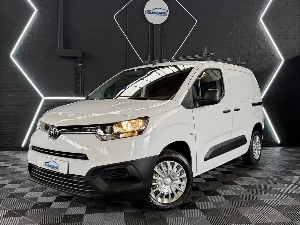 Used Toyota Proace Active 120 HP (88 kW) 2022 White MPV
