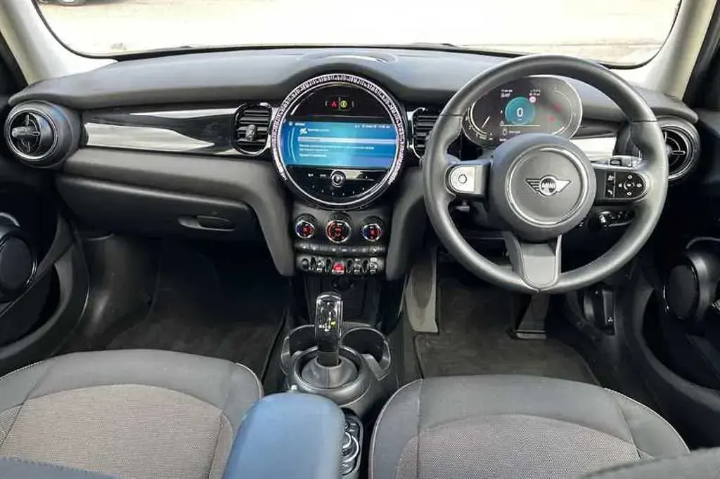 Used Mini Cooper Classic 136 HP (100 kW) 2023 Silver Hatchback