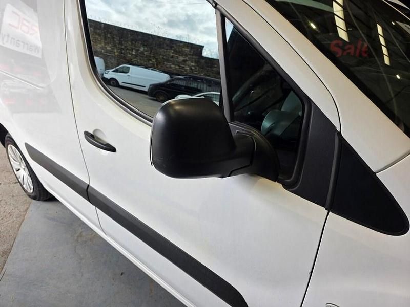 Used Citroën Berlingo 75 HP (55 kW) 2018 White MPV