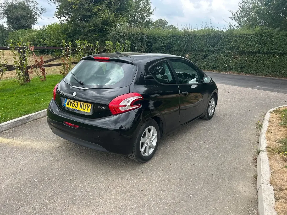 Used Peugeot 208 Active 82 HP (60 kW) 2013 Black Hatchback