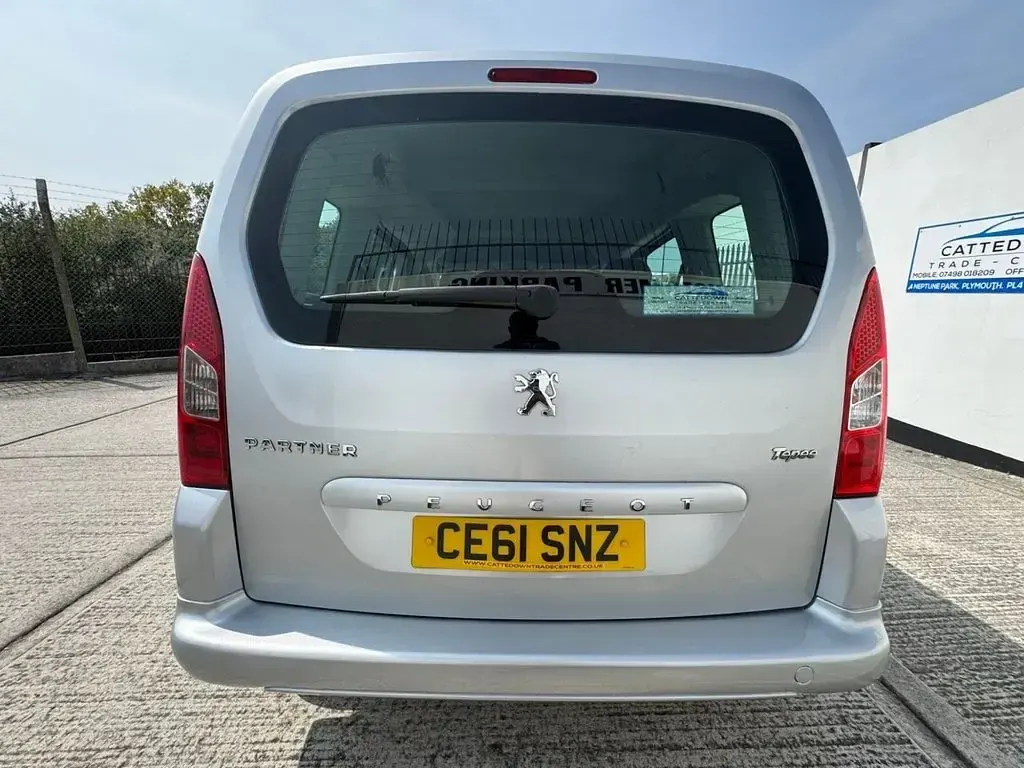 Used Peugeot Partner Tepee S 75 HP (55 kW) 2011 Silver MPV