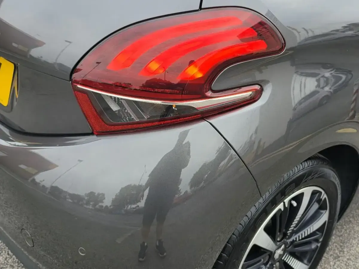 Used Peugeot 208 Allure Premium 81 HP (59 kW) 2018 Grey Hatchback