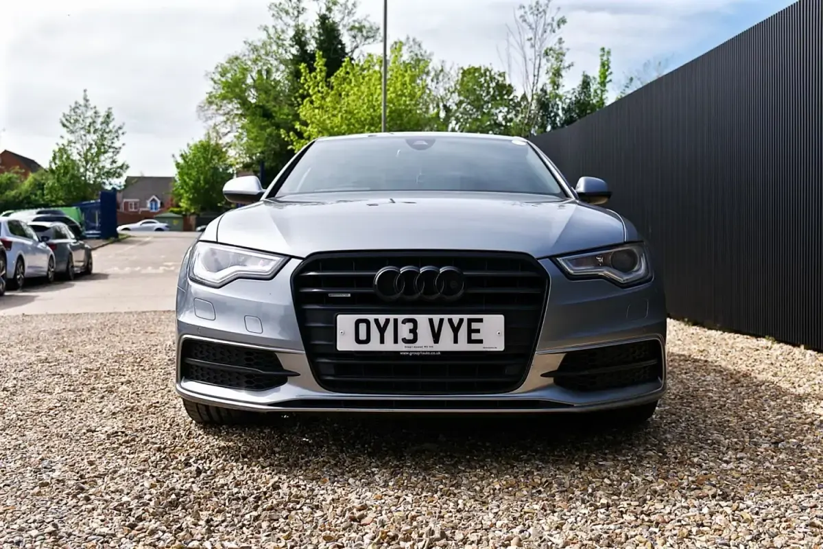 Usado Audi A6 Black Edition 313 HP (230 kW) 2013 Cinzento Sedan