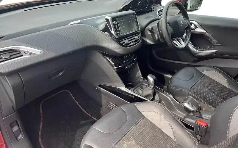 Second-hand Peugeot 2008 Allure 83 CP (61 kW) 2019 Roșu SUV