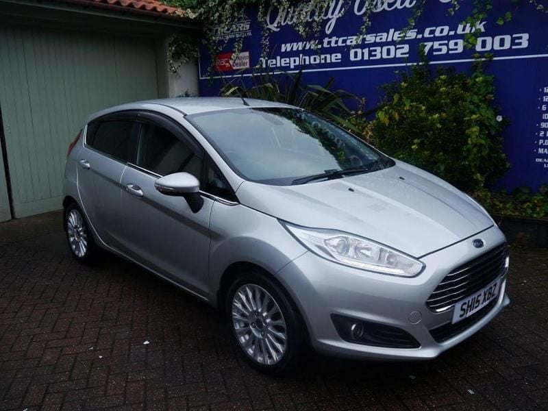 Silver Used 2015 Ford Fiesta Titanium Hatchback | £4,295 (Fair price) - Image 1/4