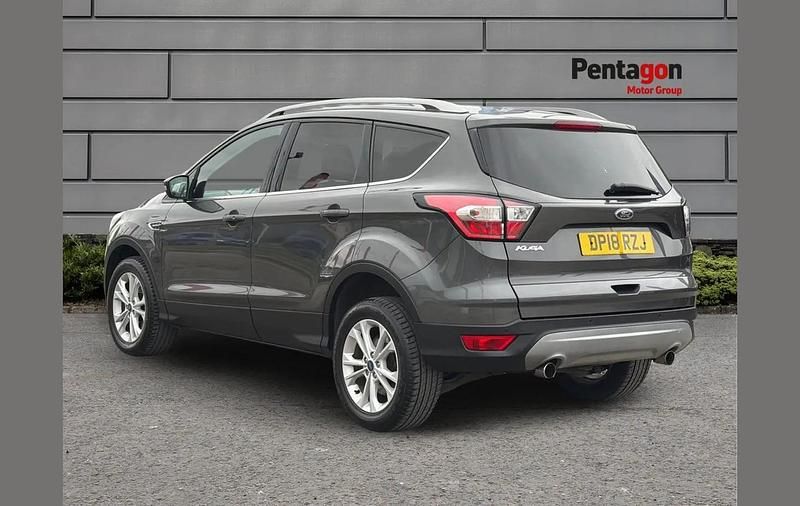 Usado Ford Kuga Titanium 120 CV (88 kW) 2018 Gris SUV