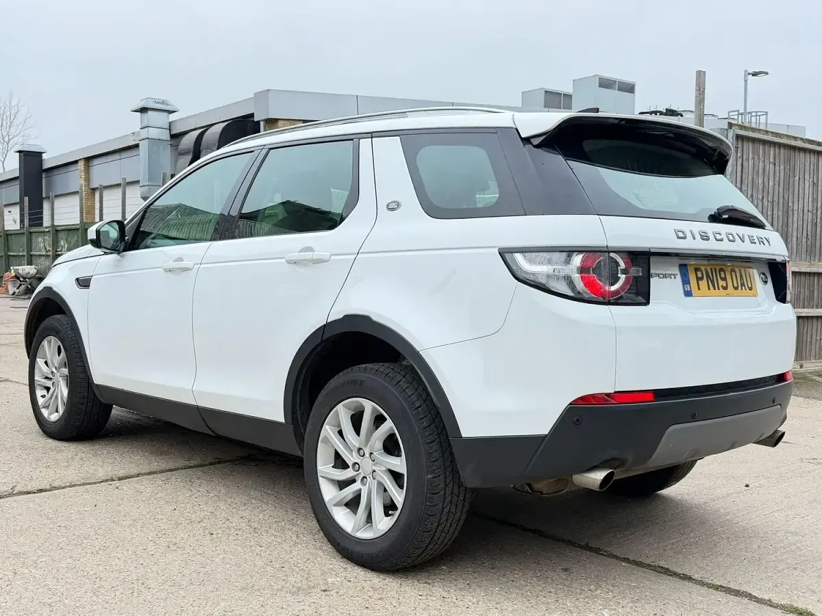 Used Land Rover Discovery 5 SE 2019 White SUV