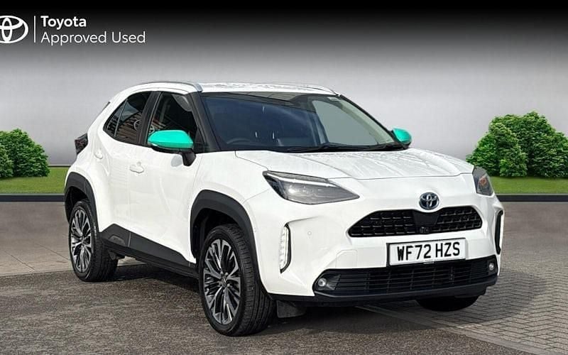 Used 2024 Toyota Yaris Hybrid Estate | £20,990 (Fair price) - Image 1/2