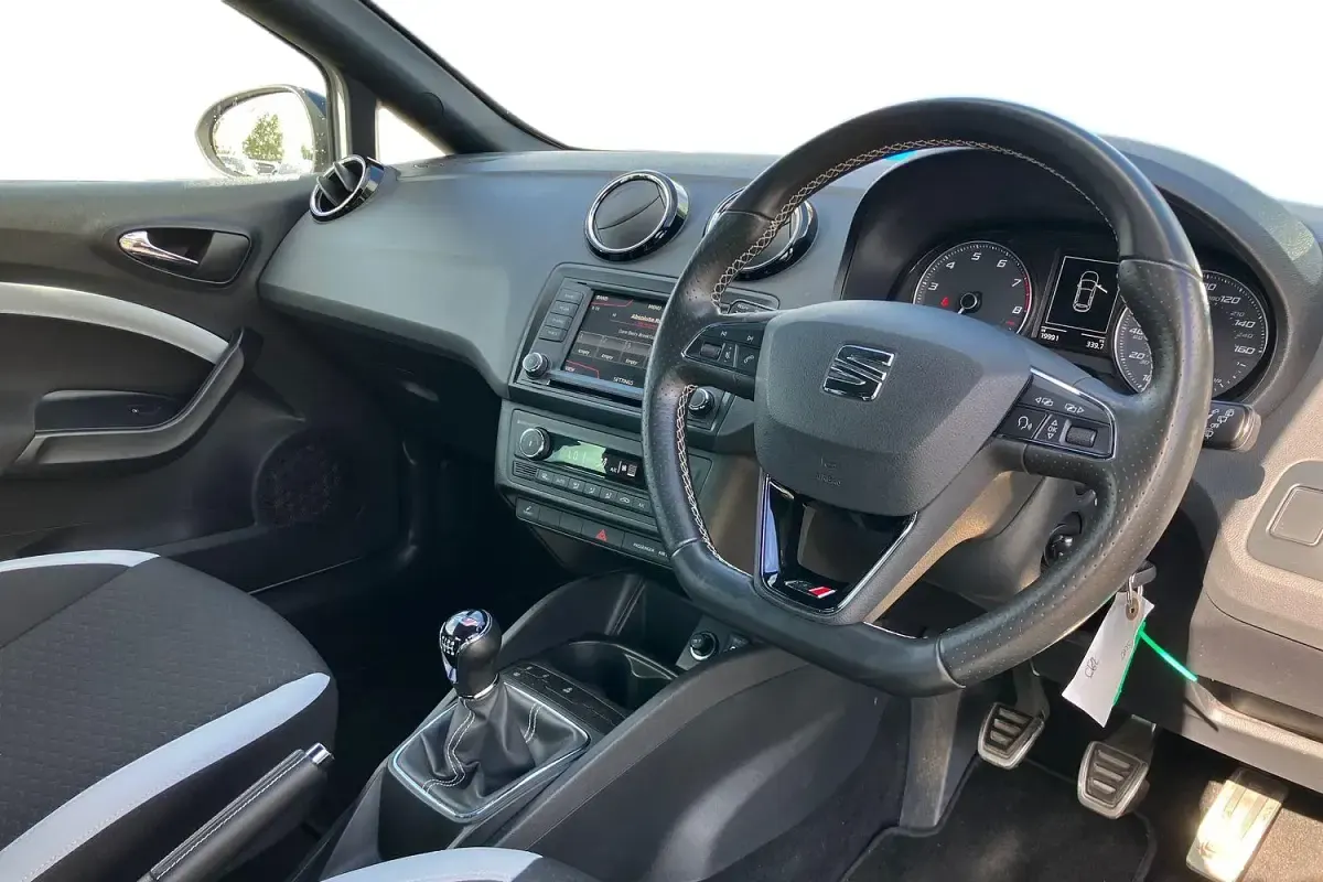 Used Seat Ibiza CUPRA 192 HP (141 kW) 2016 White Coupe