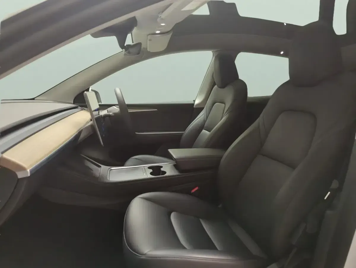 Begagnad Tesla Model Y RWD 254 kW (346 HK) 2022 Vit SUV