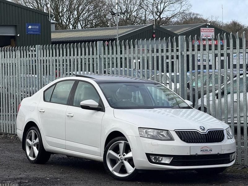 Used Skoda Octavia Elegance 2013 White Hatchback