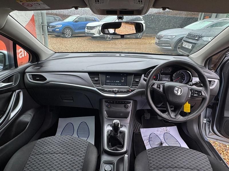 Used Vauxhall Astra Design Edition 105 HP (77 kW) 2016 Silver Hatchback
