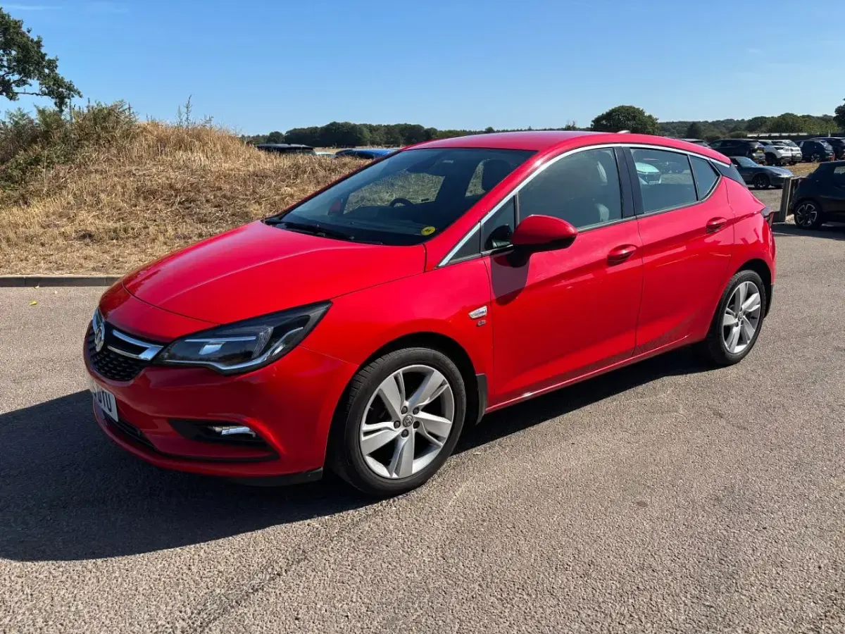Used Vauxhall Astra Elite 150 HP (110 kW) 2016 Red Hatchback