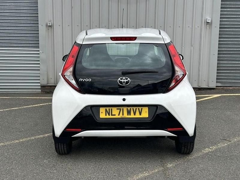 Used Toyota Aygo X-play 72 HP (52 kW) 2021 White Hatchback