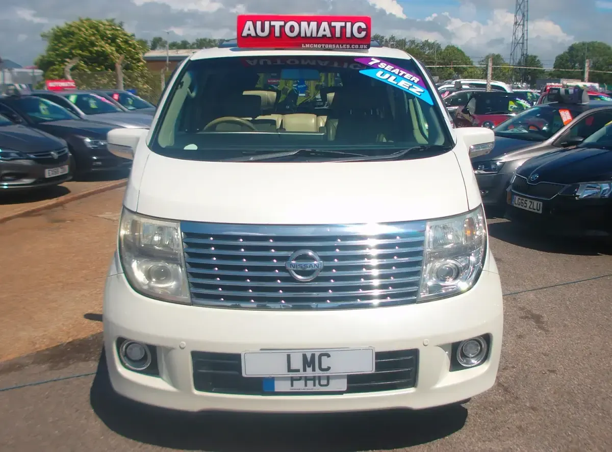Used Nissan Elgrand 2018 White MPV