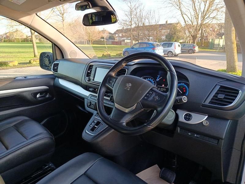 Used Peugeot e-Traveller Allure 98 kW (134 HP) 2022 White MPV