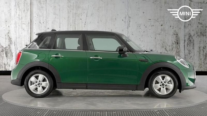 Used Mini Cooper Classic 134 HP (98 kW) 2024 Green Hatchback