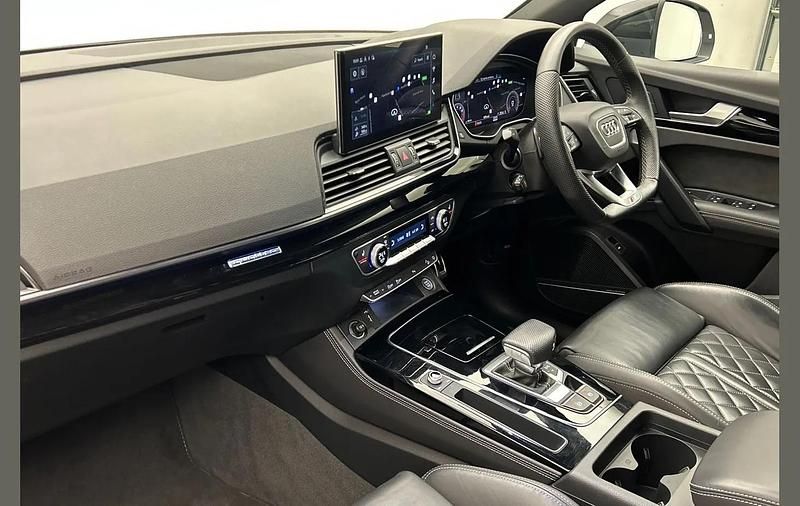 Used Audi Q5 Sportback Comfort 261 HP (191 kW) 2021 White SUV