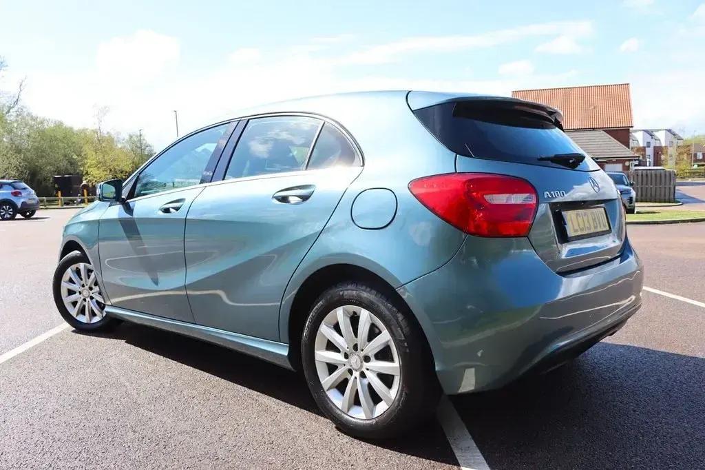 Used Mercedes A180 SE 2013 Blue Hatchback