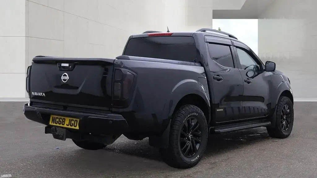 Used Nissan Navara N-Guard 190 HP (139 kW) 2019 Black Pickup
