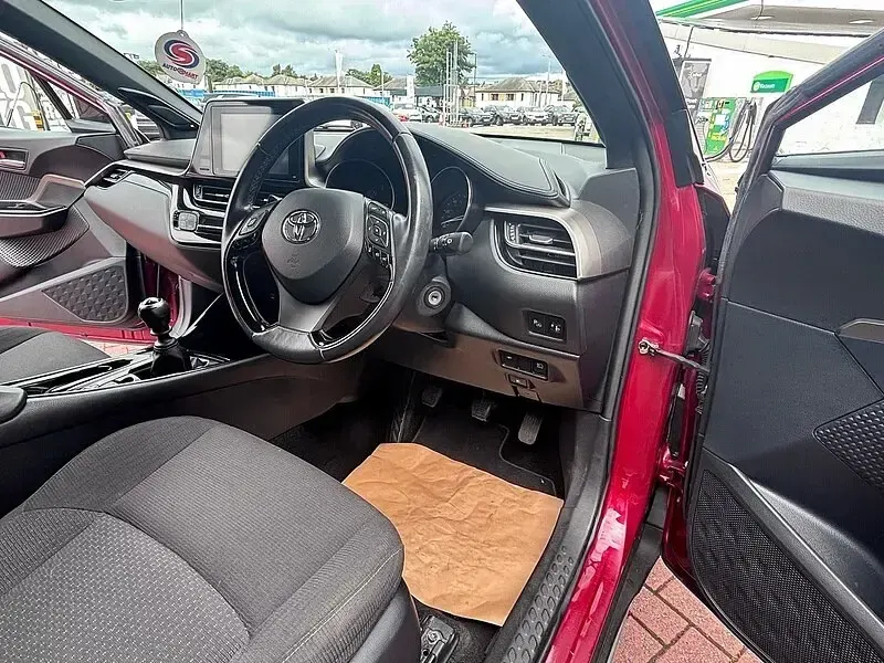 Used Toyota C-HR Edition 116 HP (85 kW) 2018 Red SUV