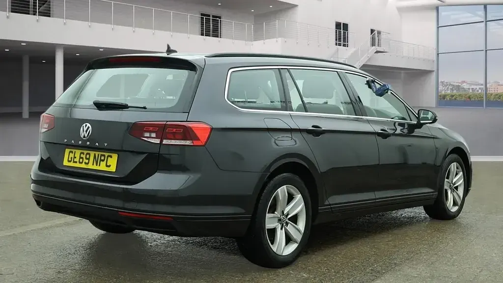 Used VW Passat SE 150 HP (110 kW) 2020 Maganese grey Estate