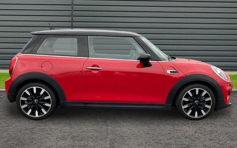 Usado Mini Cooper Exclusive 136 HP (100 kW) 2021 Citadino