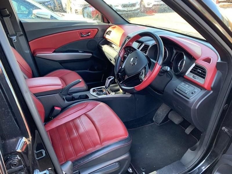 Used Ssangyong (KGM) Tivoli 115 HP (84 kW) 2018 Space black metallic SUV