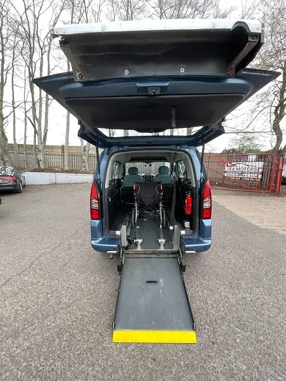 Used Citroën Berlingo 90 HP (66 kW) 2014 Blue MPV