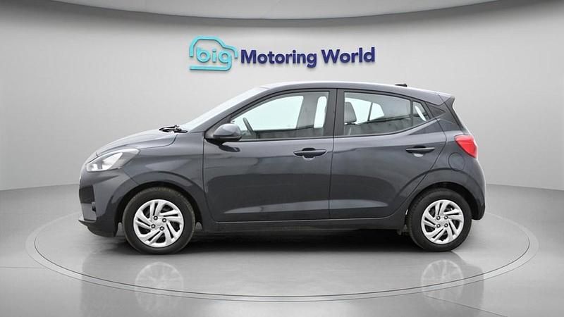 Used Hyundai i10 SE 67 HP (49 kW) 2023 Grey Hatchback