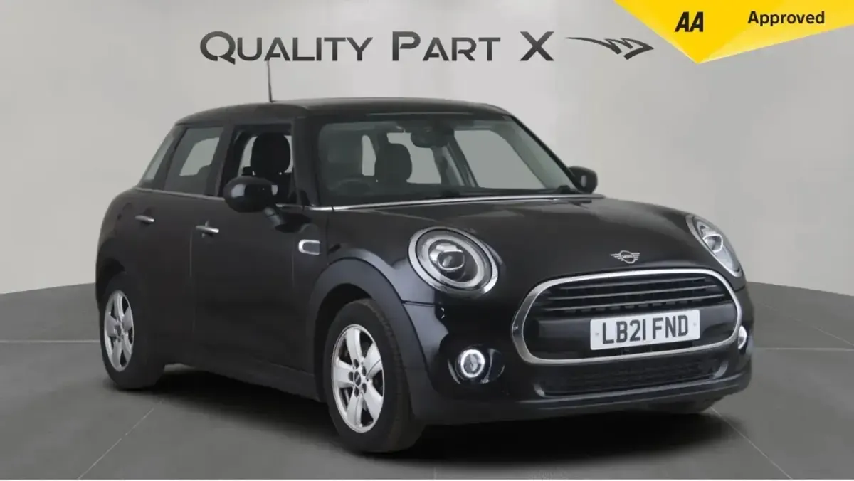 Usado Mini Cooper Classic 2021 Preto Citadino
