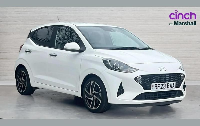 Used Hyundai i10 Premium 67 HP (49 kW) 2023 White Hatchback